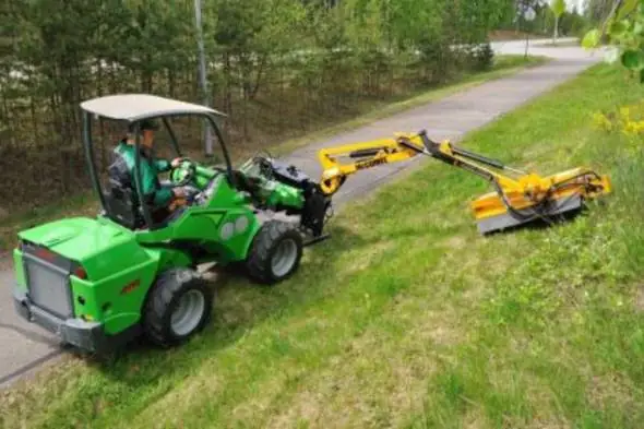 Flail Mower with Hydraulic Boom