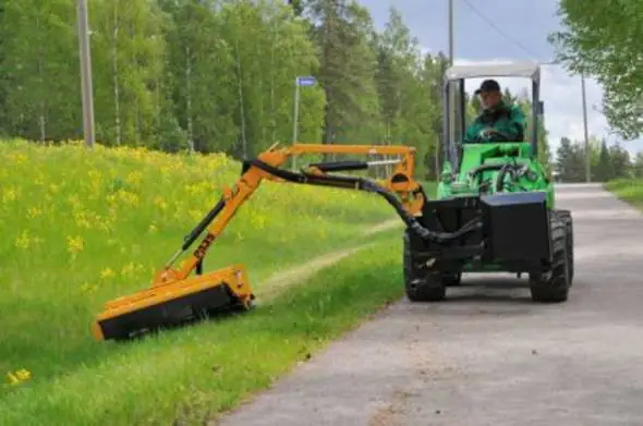 Flail Mower with Hydraulic Boom